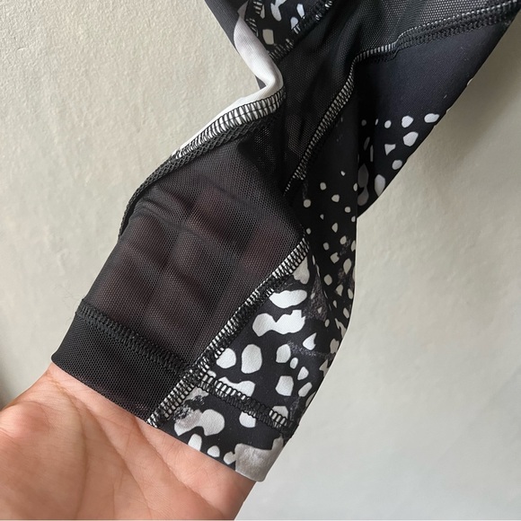 Lululemon Black and White Inspire Tight II Mesh Luxtreme Leggings Size 4 - Picture 3 of 8